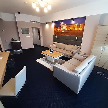 Vestil Hotel Piotrków Trybunalski Екстериор снимка
