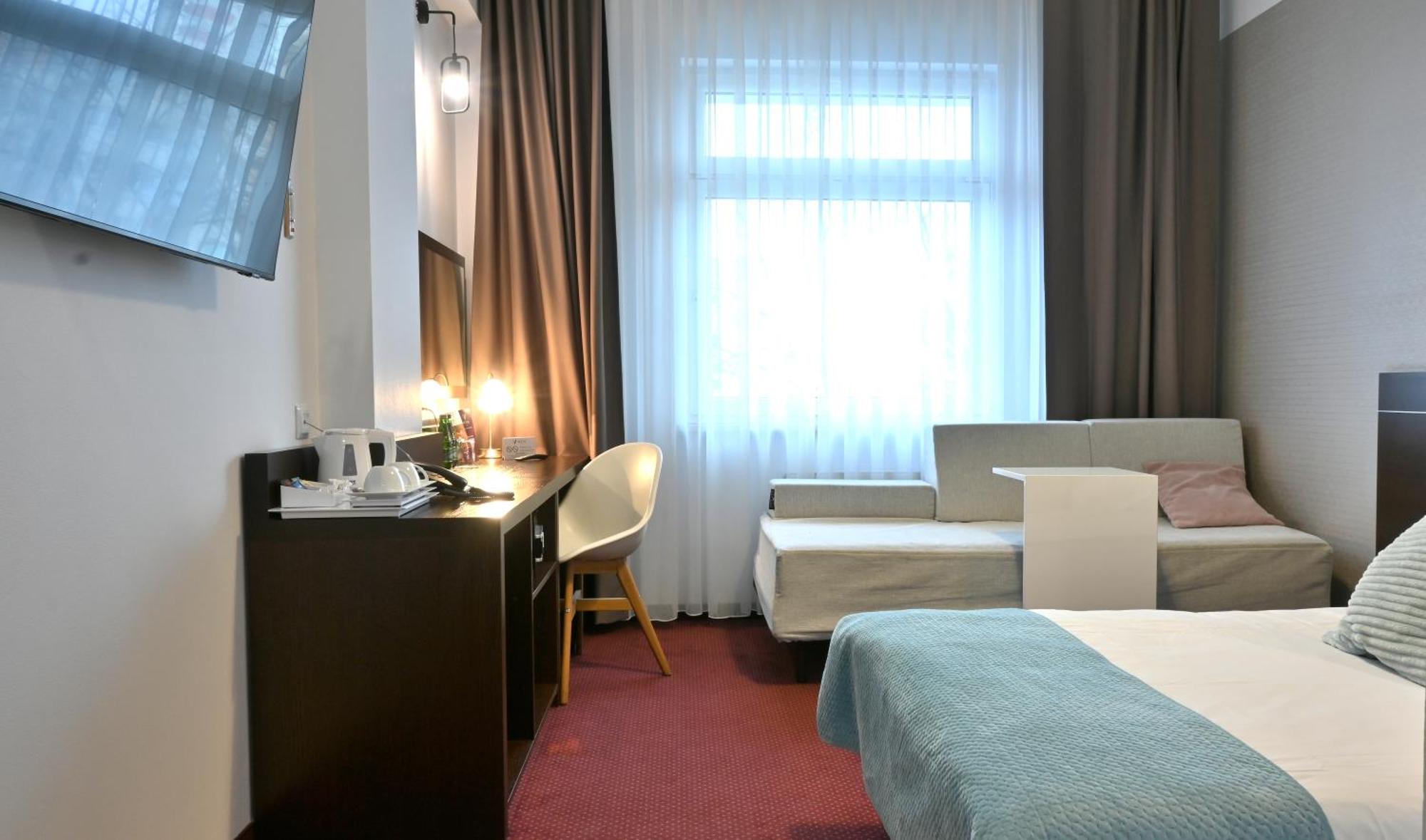 Vestil Hotel Piotrków Trybunalski Екстериор снимка