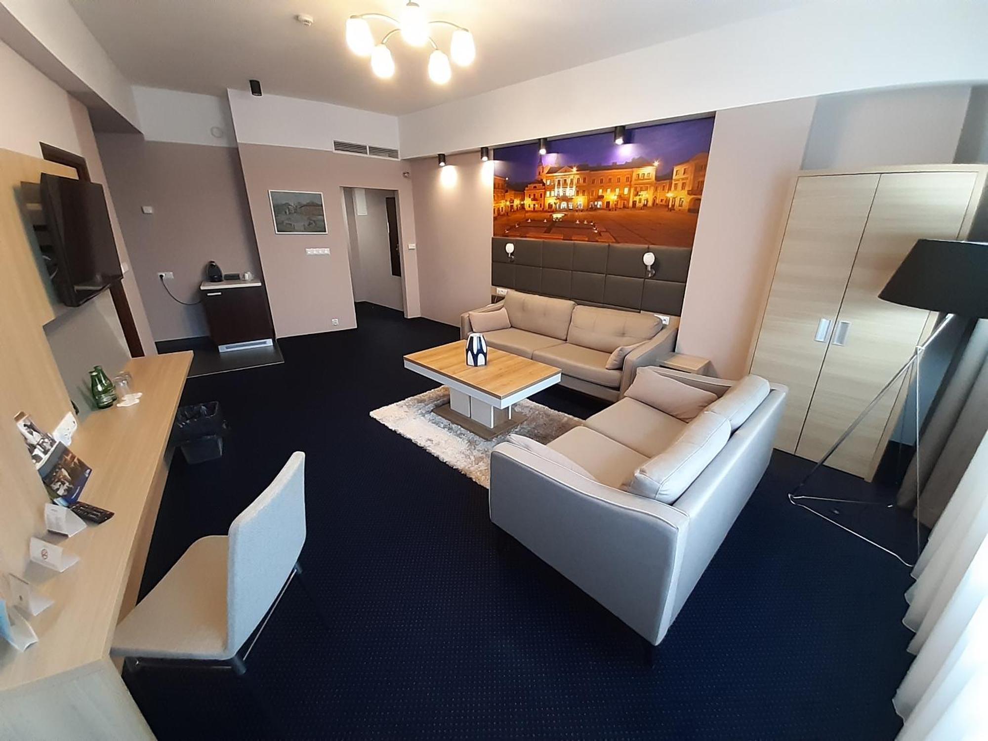 Vestil Hotel Piotrków Trybunalski Екстериор снимка