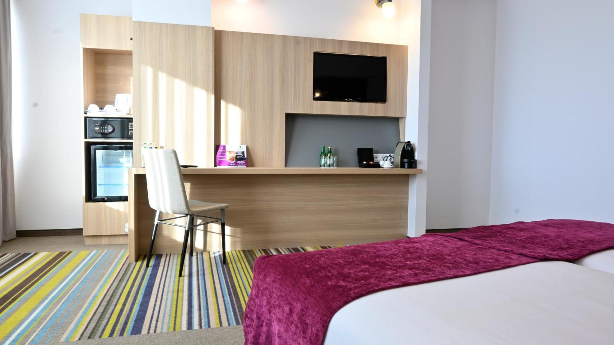 Vestil Hotel Piotrków Trybunalski Екстериор снимка