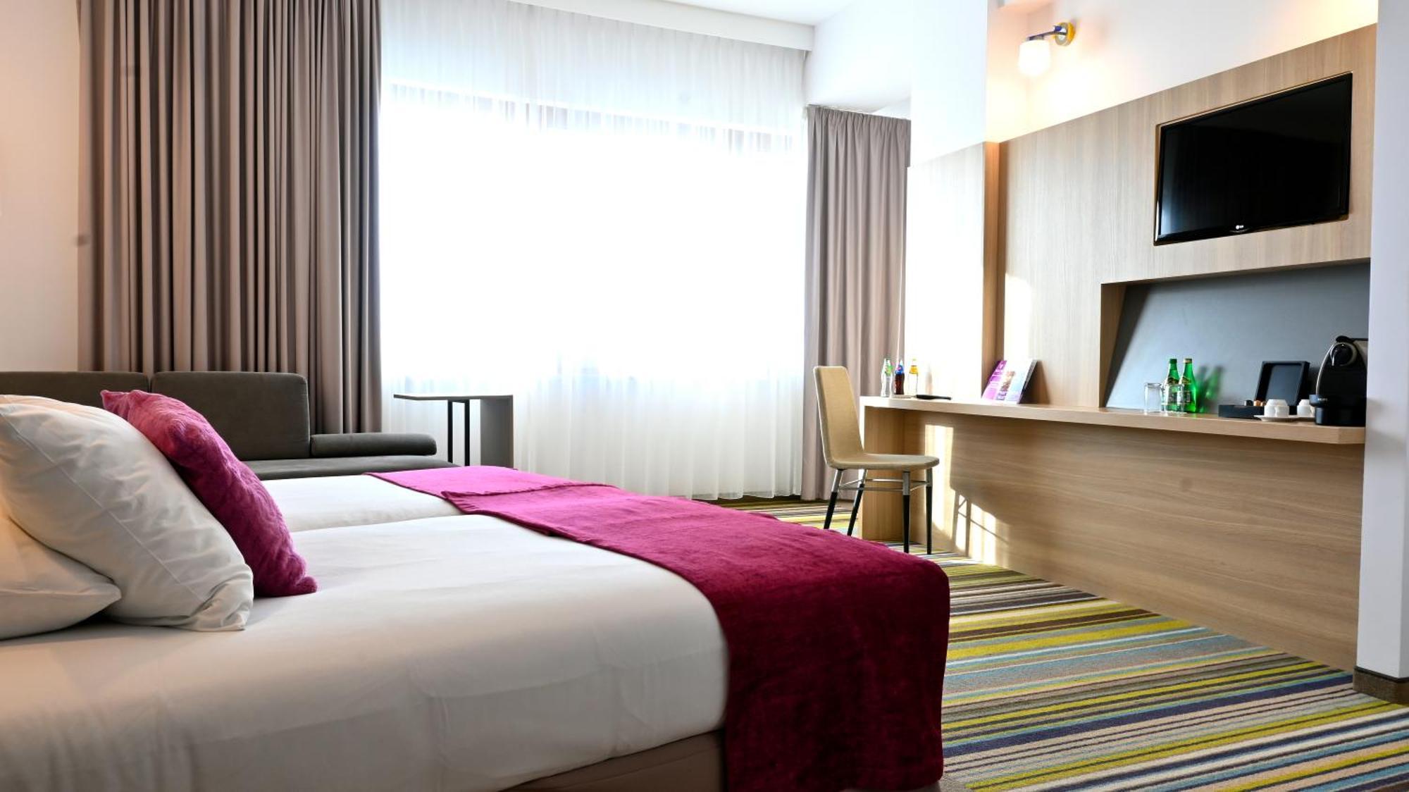 Vestil Hotel Piotrków Trybunalski Екстериор снимка