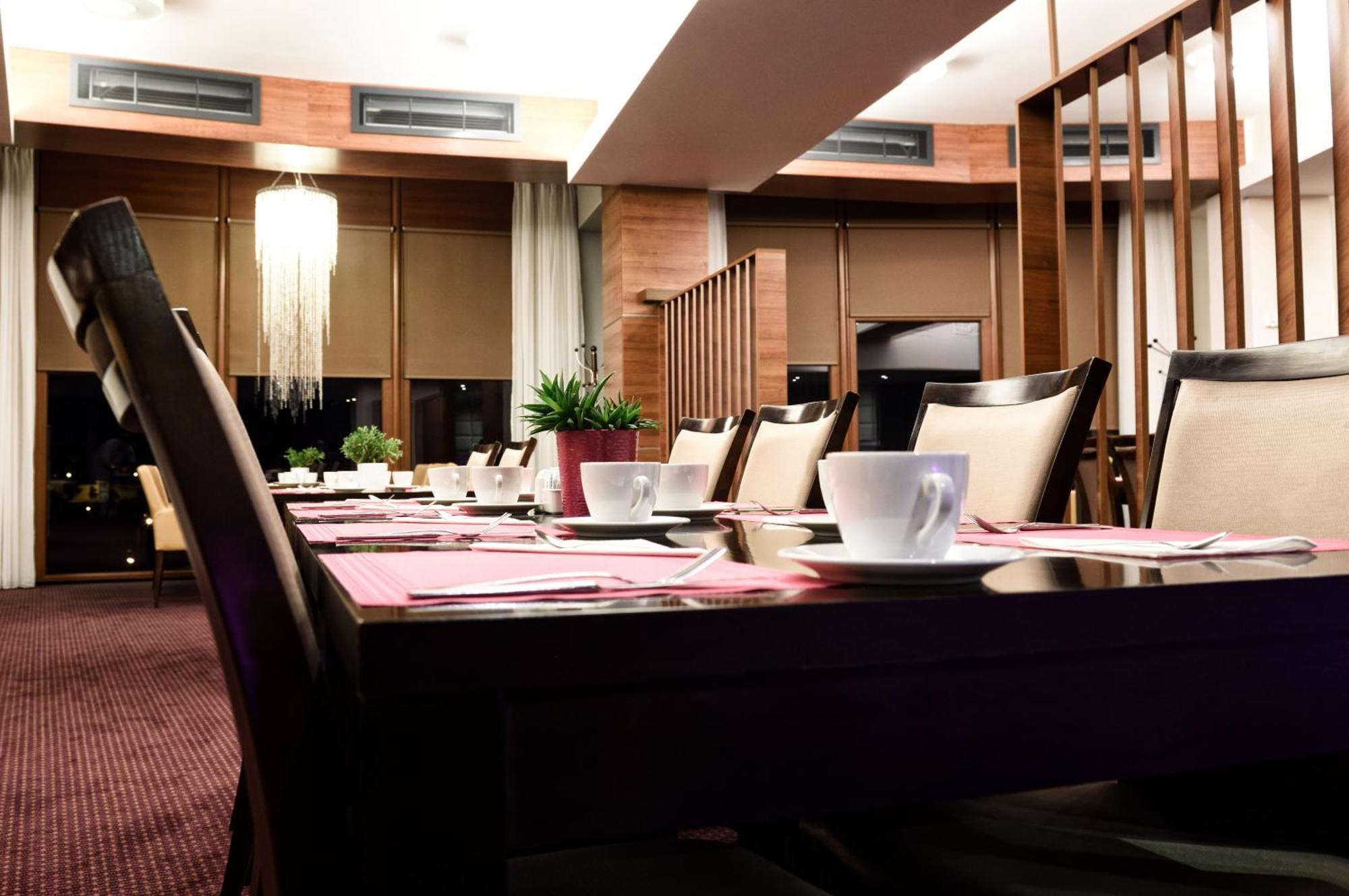 Vestil Hotel Piotrków Trybunalski Екстериор снимка