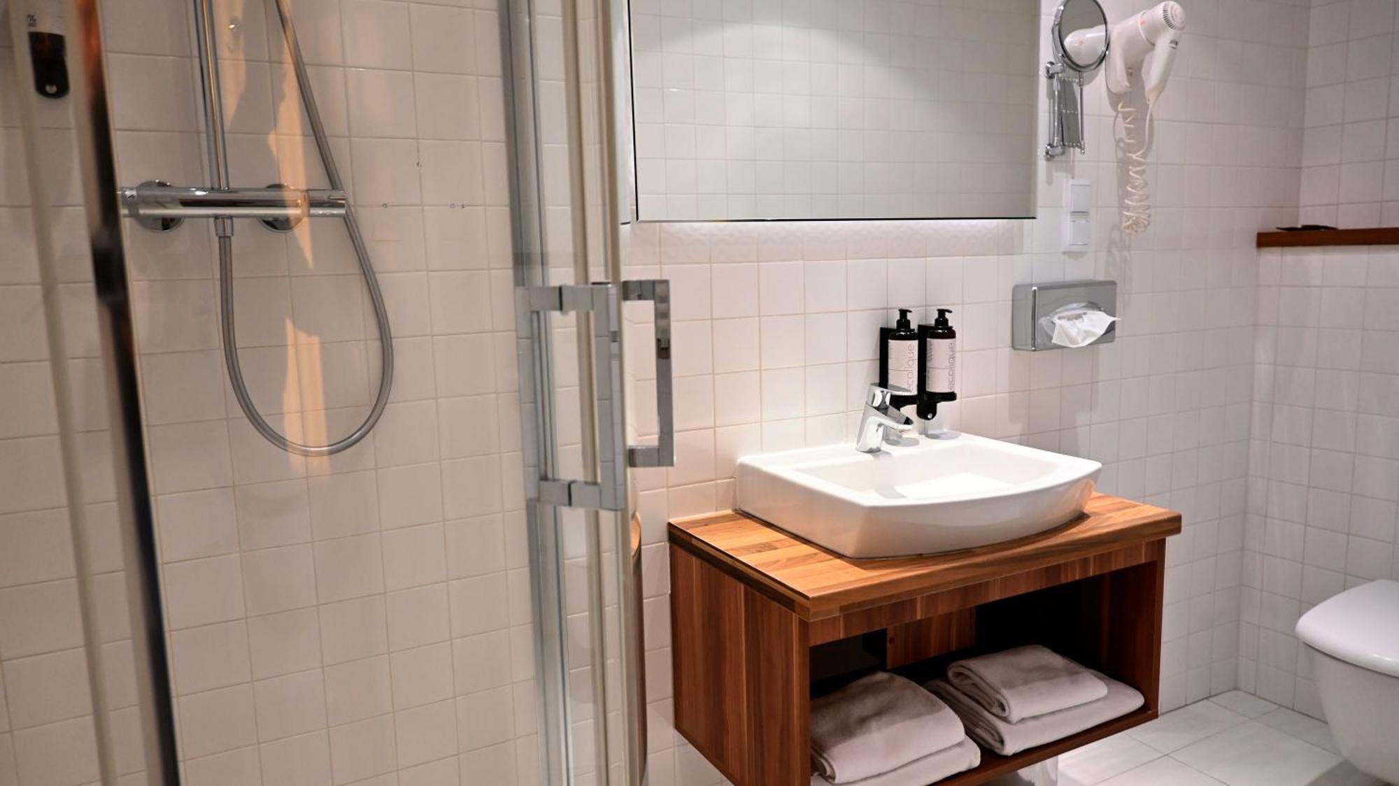Vestil Hotel Piotrków Trybunalski Екстериор снимка