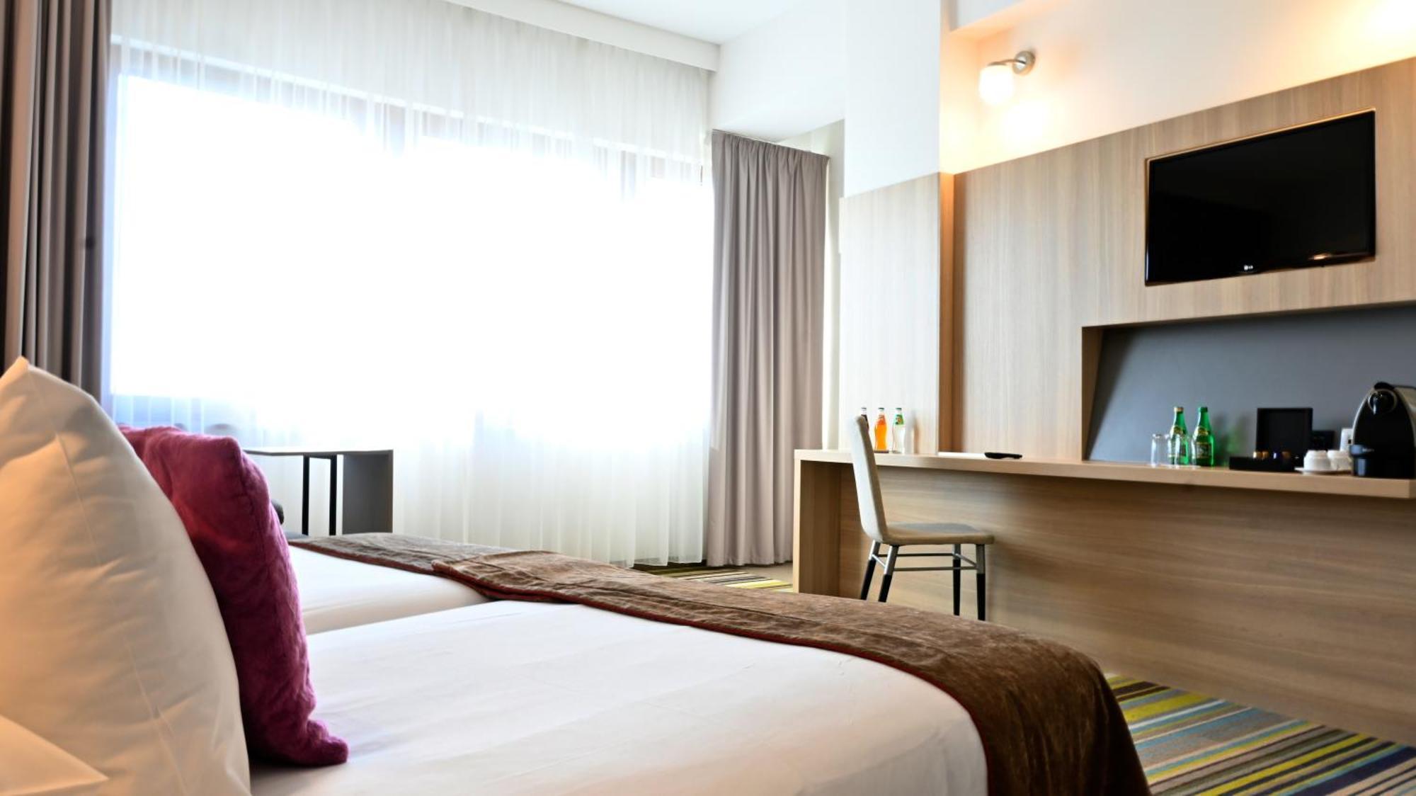 Vestil Hotel Piotrków Trybunalski Екстериор снимка