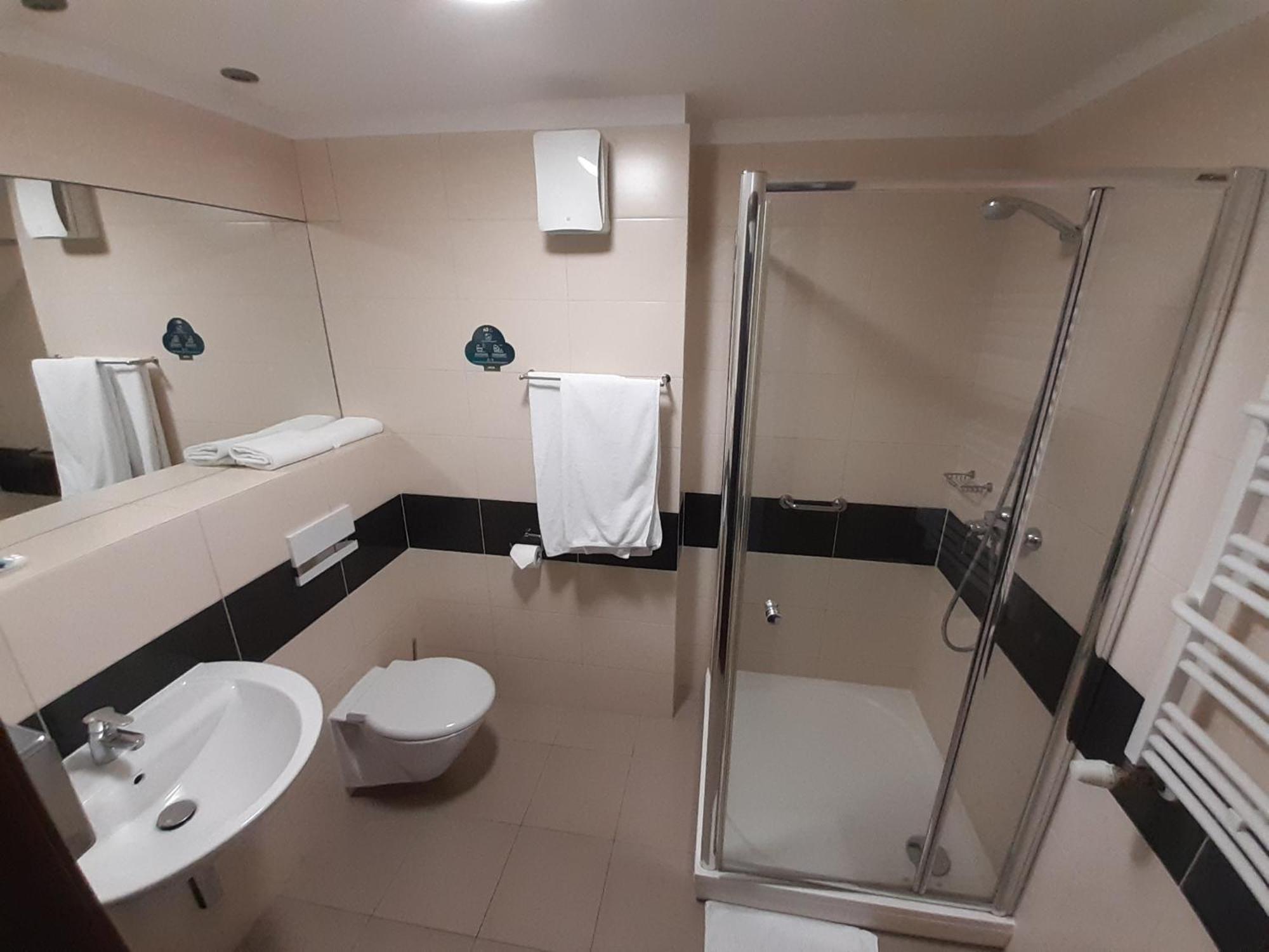 Vestil Hotel Piotrków Trybunalski Екстериор снимка