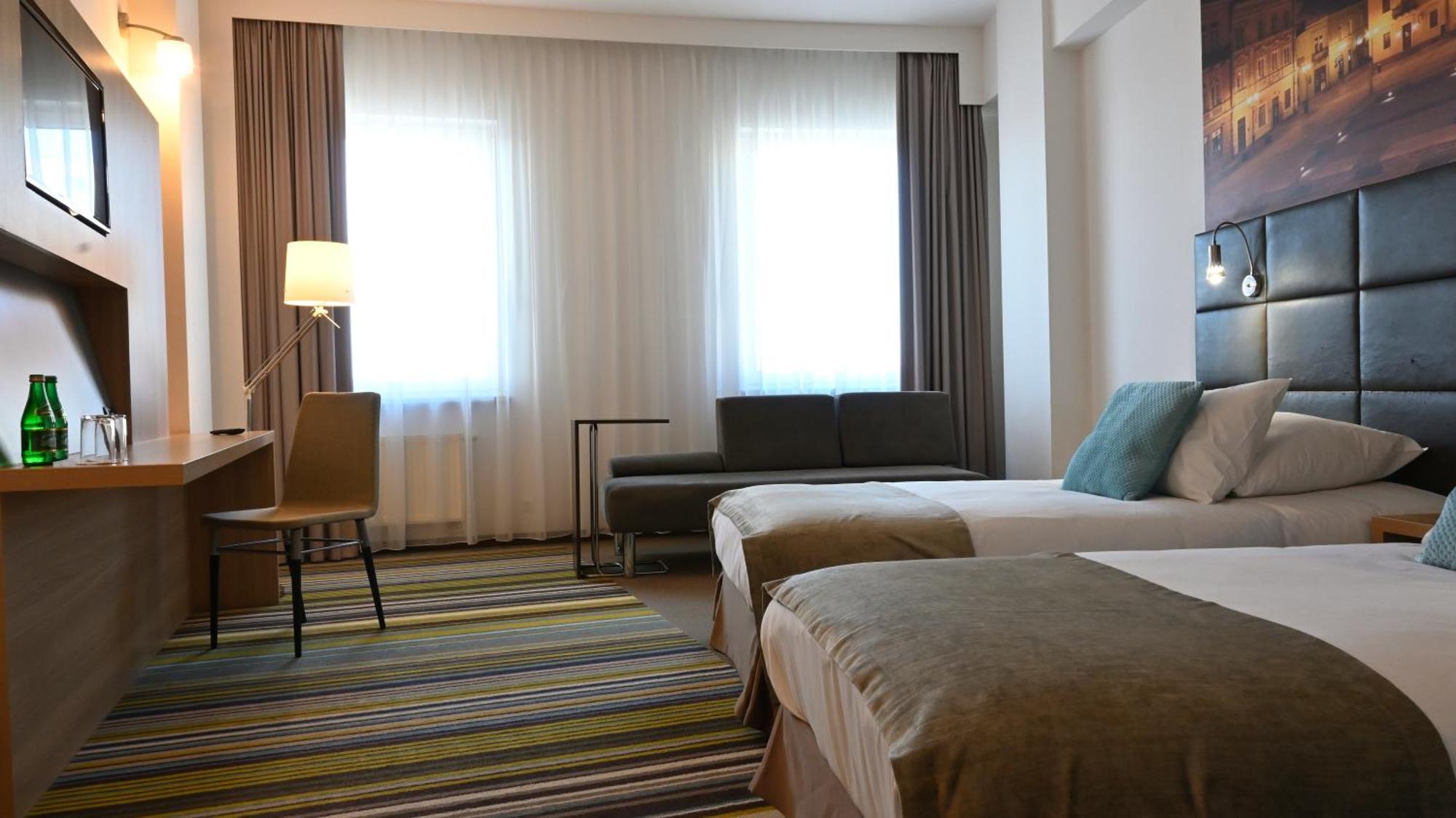 Vestil Hotel Piotrków Trybunalski Екстериор снимка
