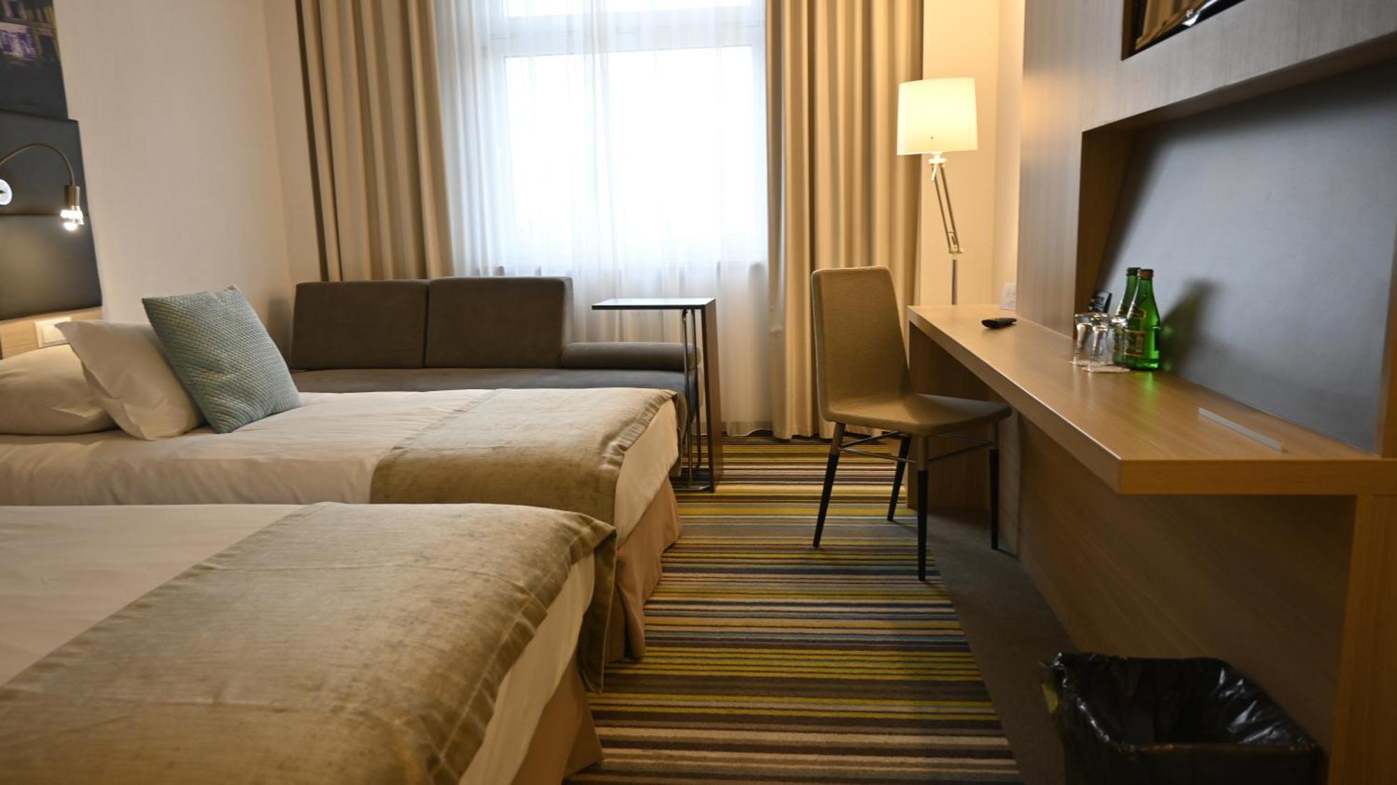 Vestil Hotel Piotrków Trybunalski Екстериор снимка