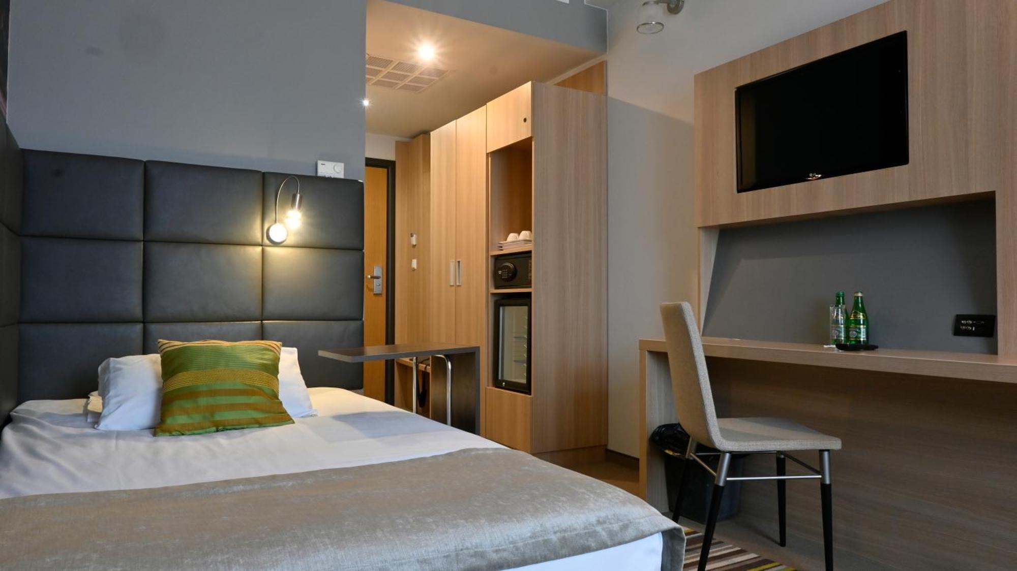 Vestil Hotel Piotrków Trybunalski Екстериор снимка