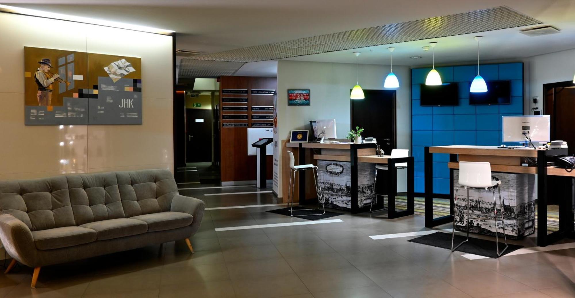 Vestil Hotel Piotrków Trybunalski Екстериор снимка