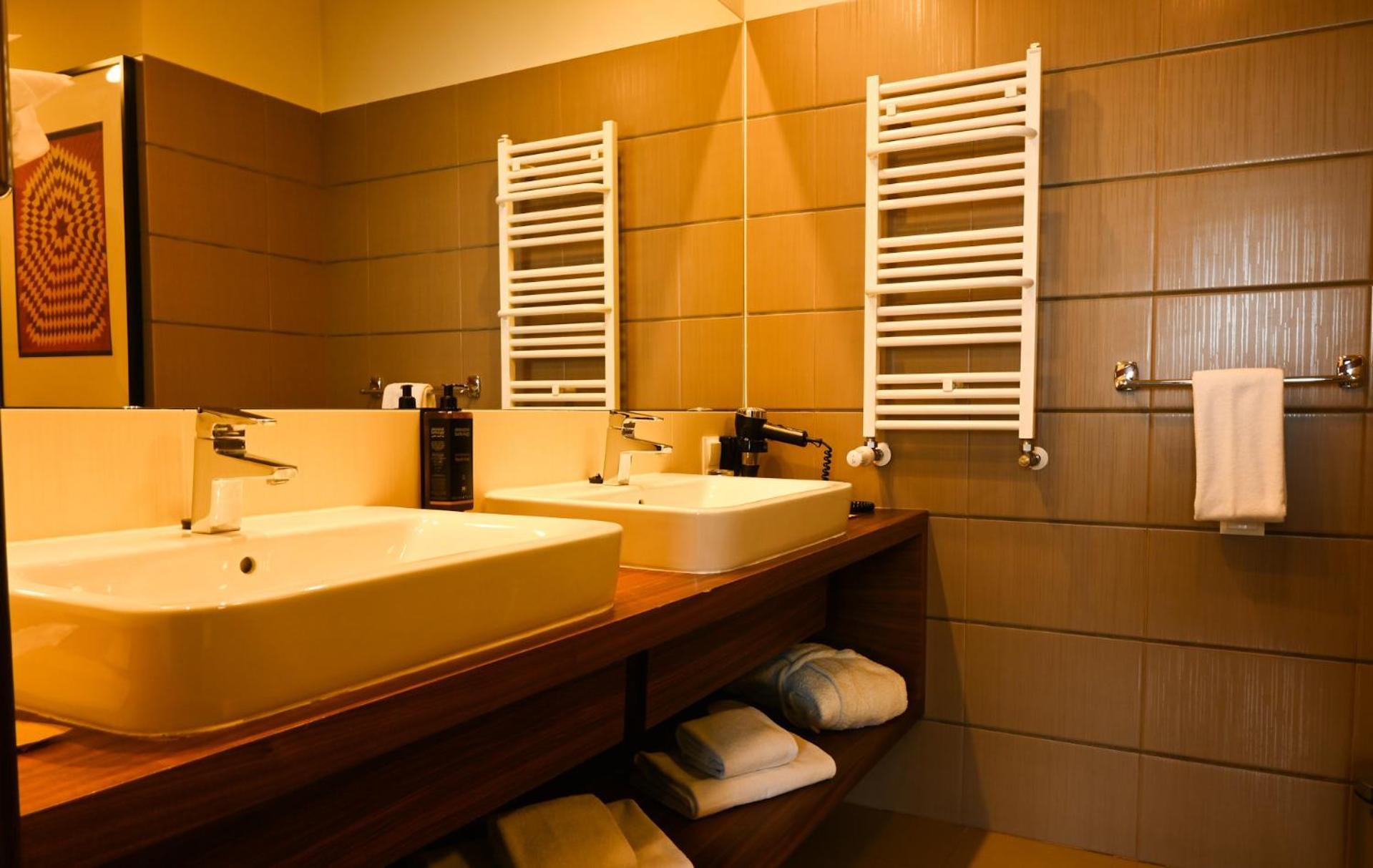 Vestil Hotel Piotrków Trybunalski Екстериор снимка